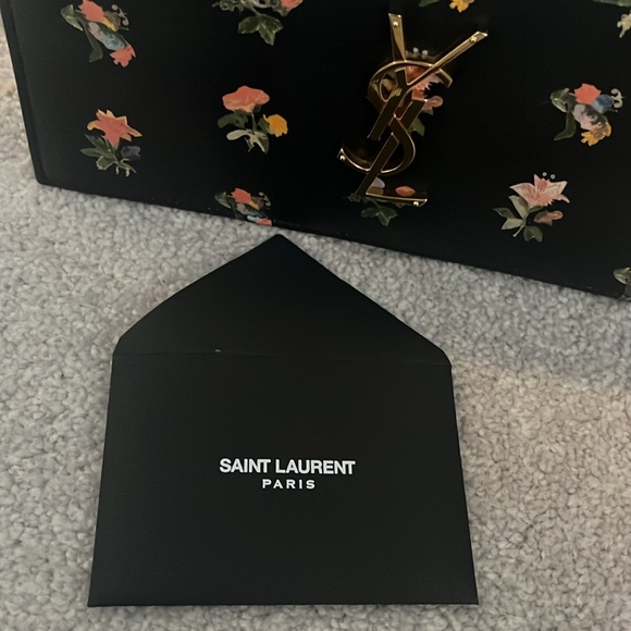 Authentic YSL prairie flower clutch - Picture 6 of 6